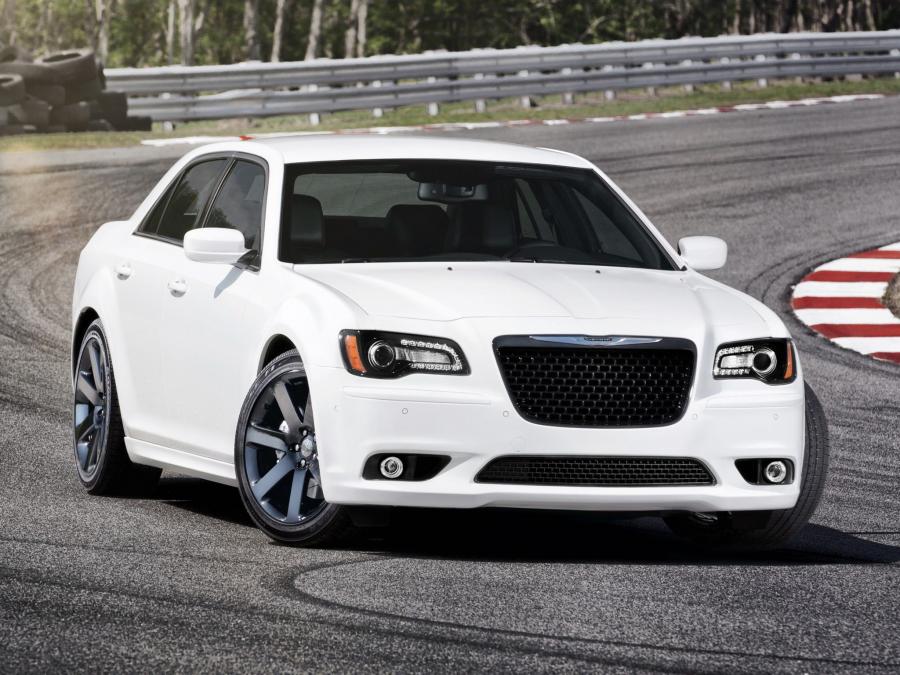  Chrysler 300C SRT8 2011 года  (фото 15 из 17)